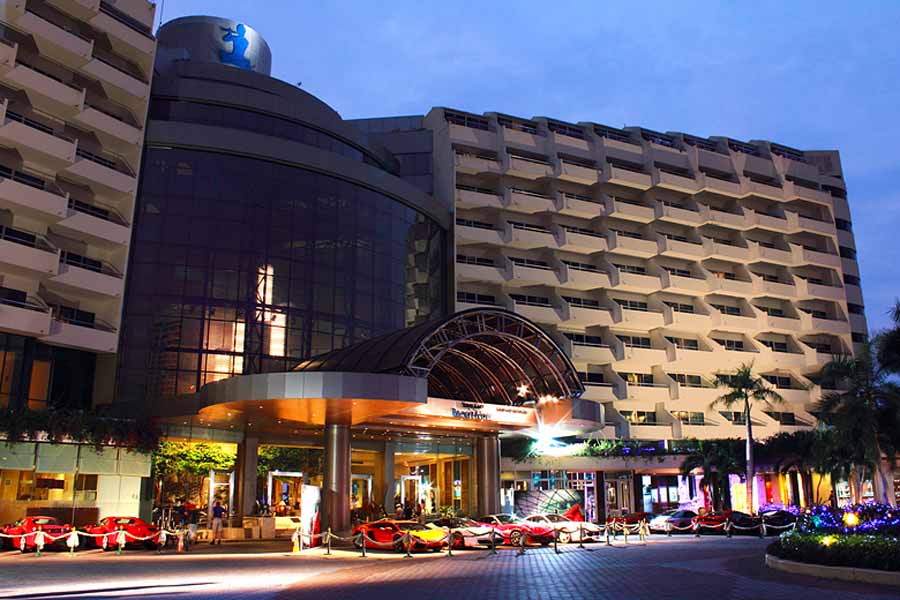 Royal Cliff Beach Hotel The Royal Cliff Beach Hotel in Pattaya, the perfect location for a golf holiday in Thailand